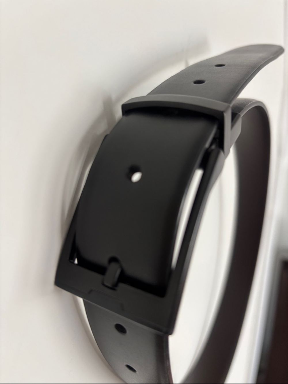 Men's Reversible Black / Brown Leather Belt - Classic Everyday Style